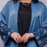 Abaya Kimono de Luxe en Tissu Prada – Édition INTÉMIRA Fm31 – Image 5