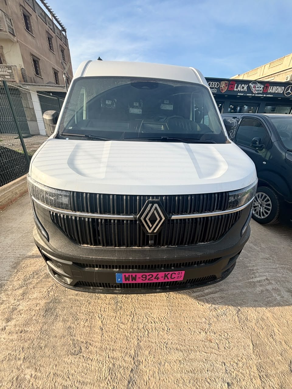 WhatsApp Image 2026-09-28 at 17.04.57 (2) Renault Master L2H2 2.0 dCi Full Options (Neuf - 2026) | Palayra Apex – Image 1